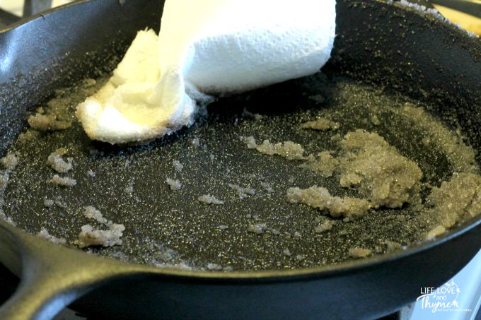 How to Clean a Cast Iron Skillet 